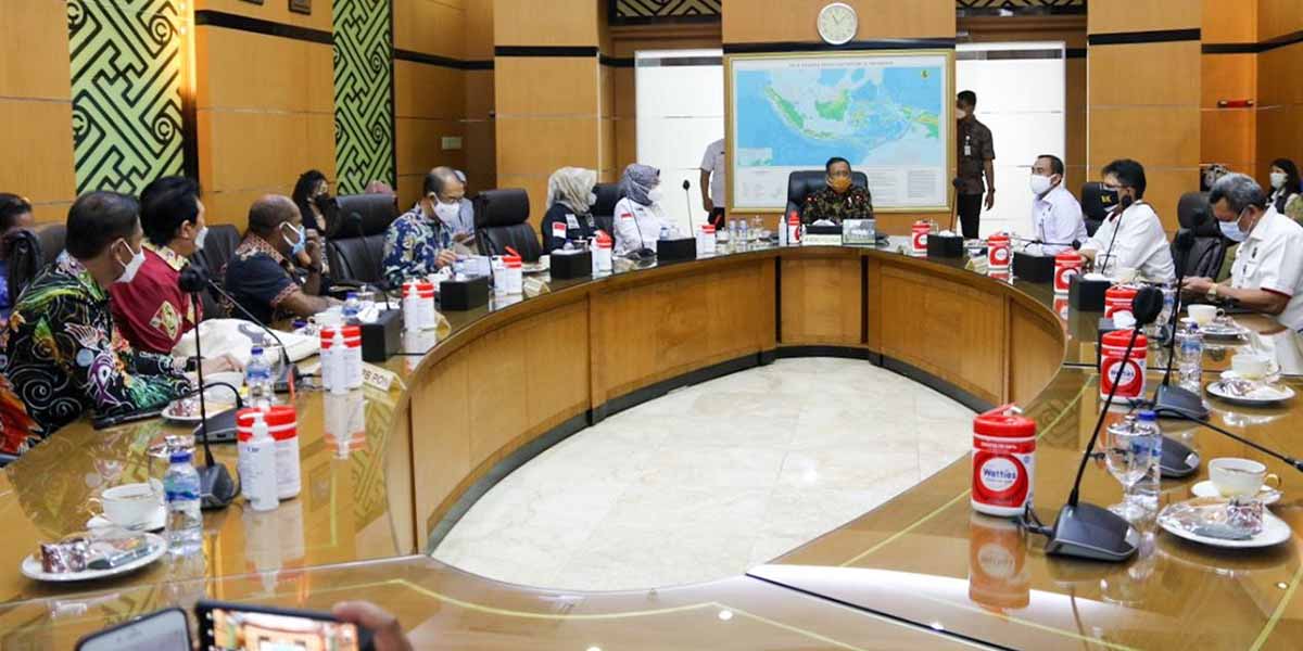 kemenpolhukam-pastikan-bantu-kebutuhan-akomodasi-pon-papua